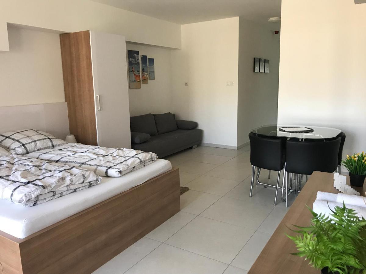 Tisza Gyoengye Apartmanhaz Szeged Exterior photo