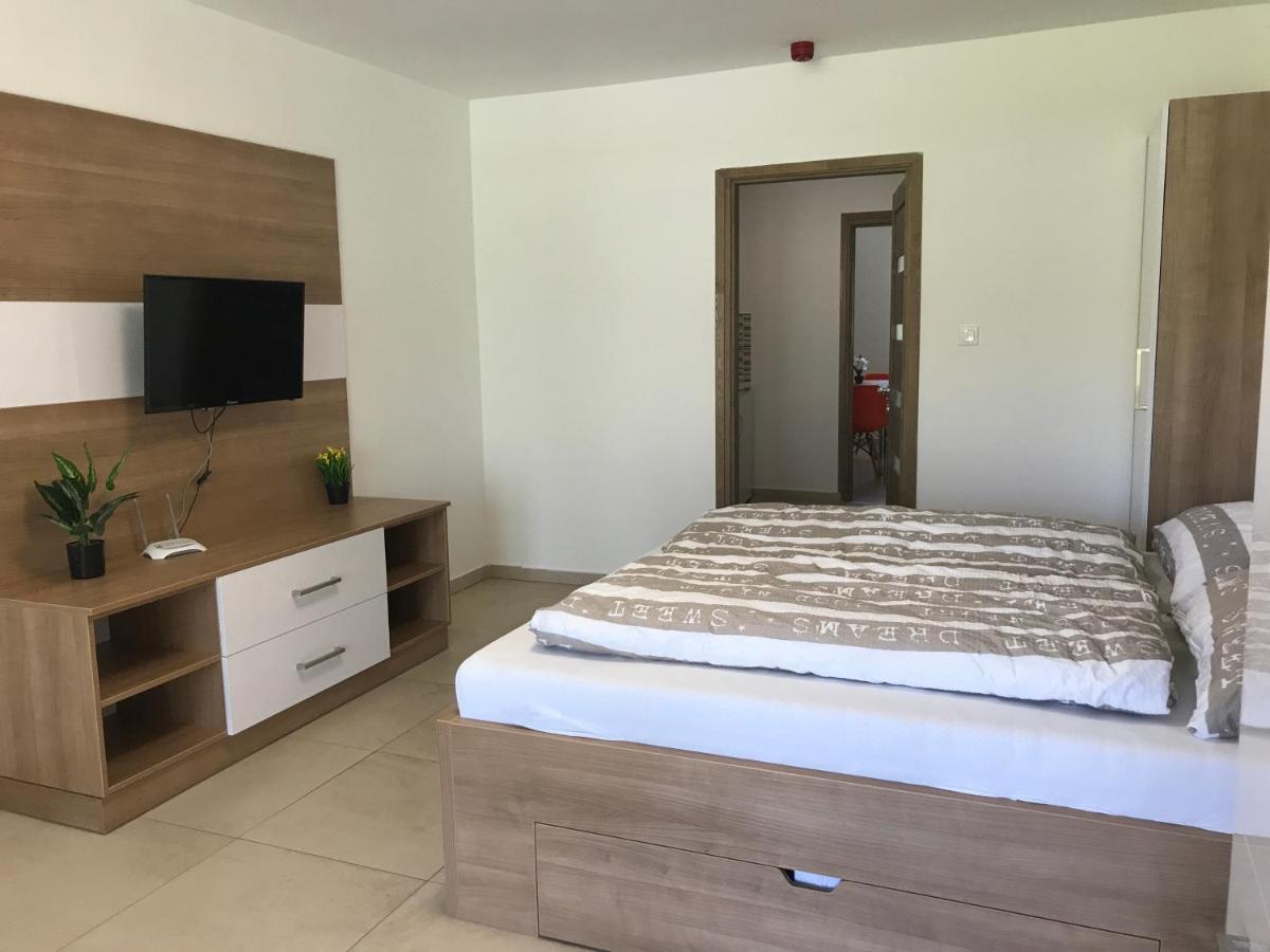 Tisza Gyoengye Apartmanhaz Szeged Exterior photo