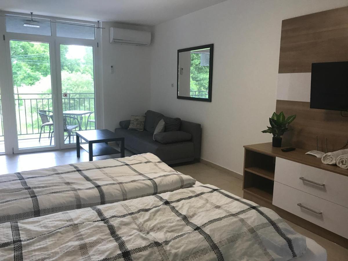 Tisza Gyoengye Apartmanhaz Szeged Exterior photo